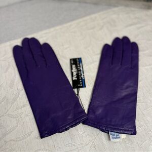 Fownes Genuine Leather Purple Gloves
Women's Size 7 1/2 WPL 9522. NWT